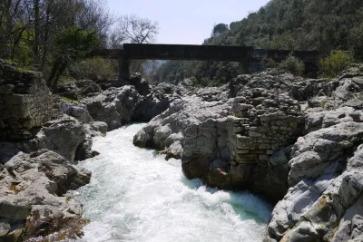 Les Gorges où on réembarque à l'amériquaine si on passe pas le IV+ mal pavé